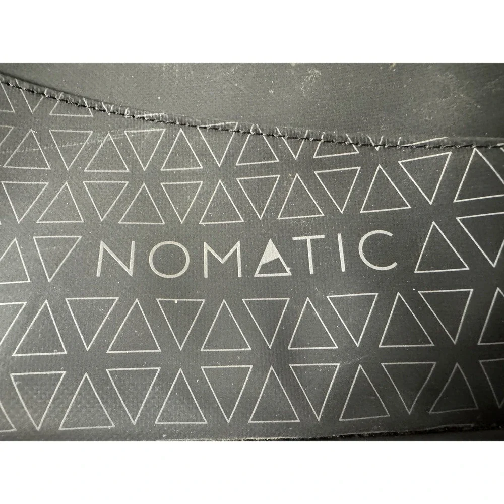 Nomatic Messenger Bag Black Laptop Travel Briefcase Magnetic Buckle $299 retail